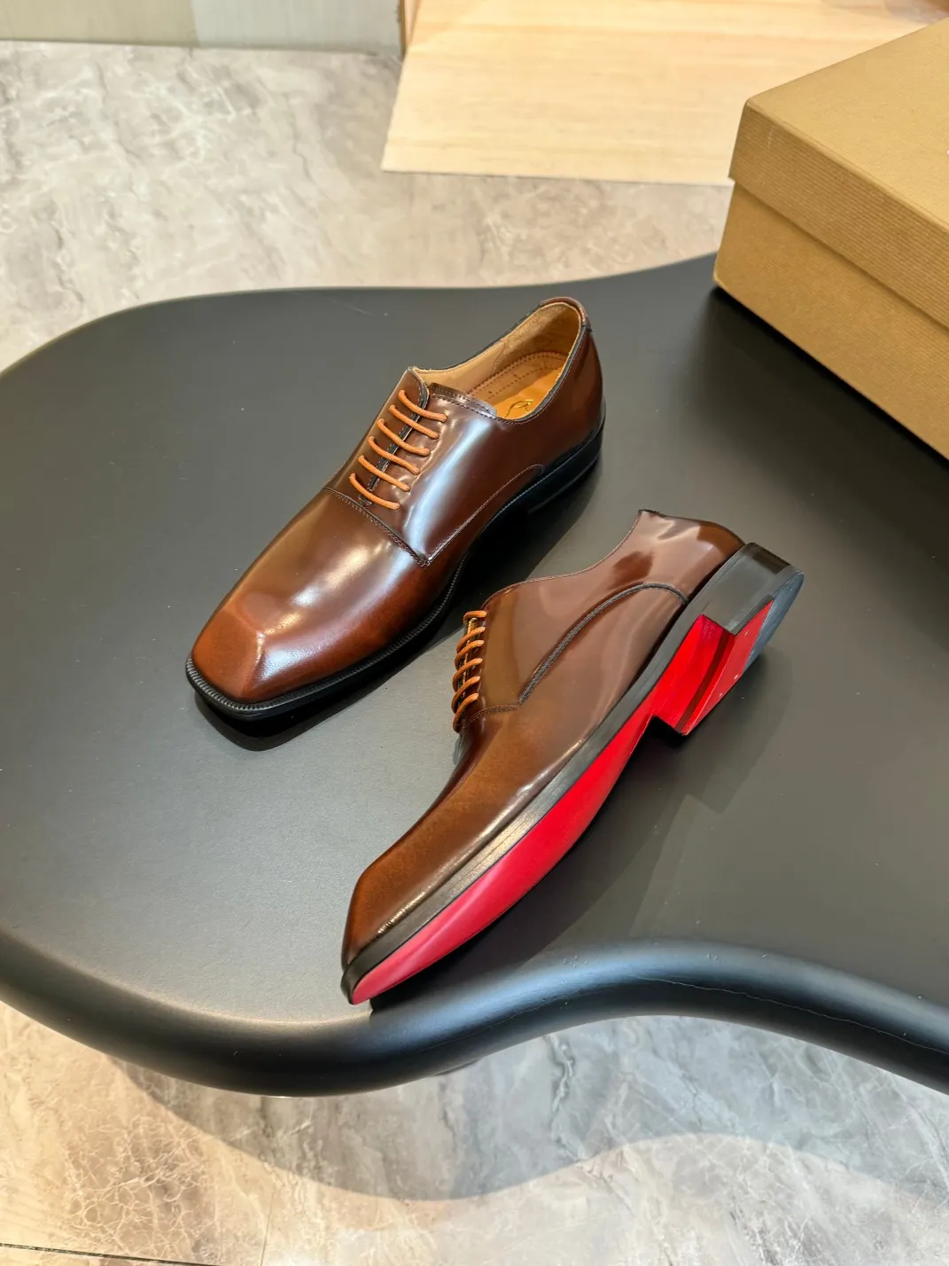 [CL red sole shoes] Top P: 1020💰 Size 39-44 (⚠️38.45.46.47 custom-made, non-returnable and non-exchangeable) 🆑High-end men's business formal leather shoes, original authentic top quality goods ••✅💯 Top original order purchasing agent! Original imported patterned cowhide ➕Imported cowhide lining ➕Cowhide feet ➕Original leather outsole~🉑️Feel free to compare the authentic ones!
